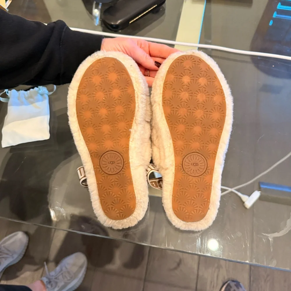 uggs slippers - Picture 2 of 3